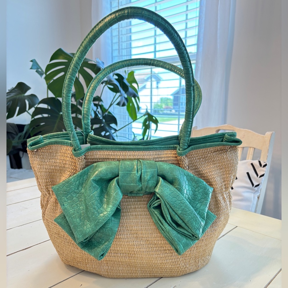 BUENO RAFFIA Woven Straw Handbag Green Faux Leather Bow and Trim NWT